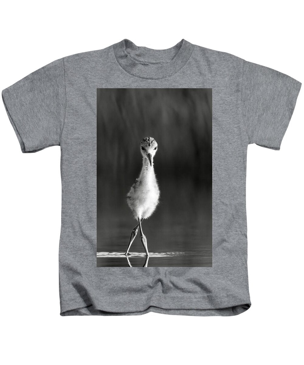 Curious Young Bird Standing in Water - Kids T-Shirt