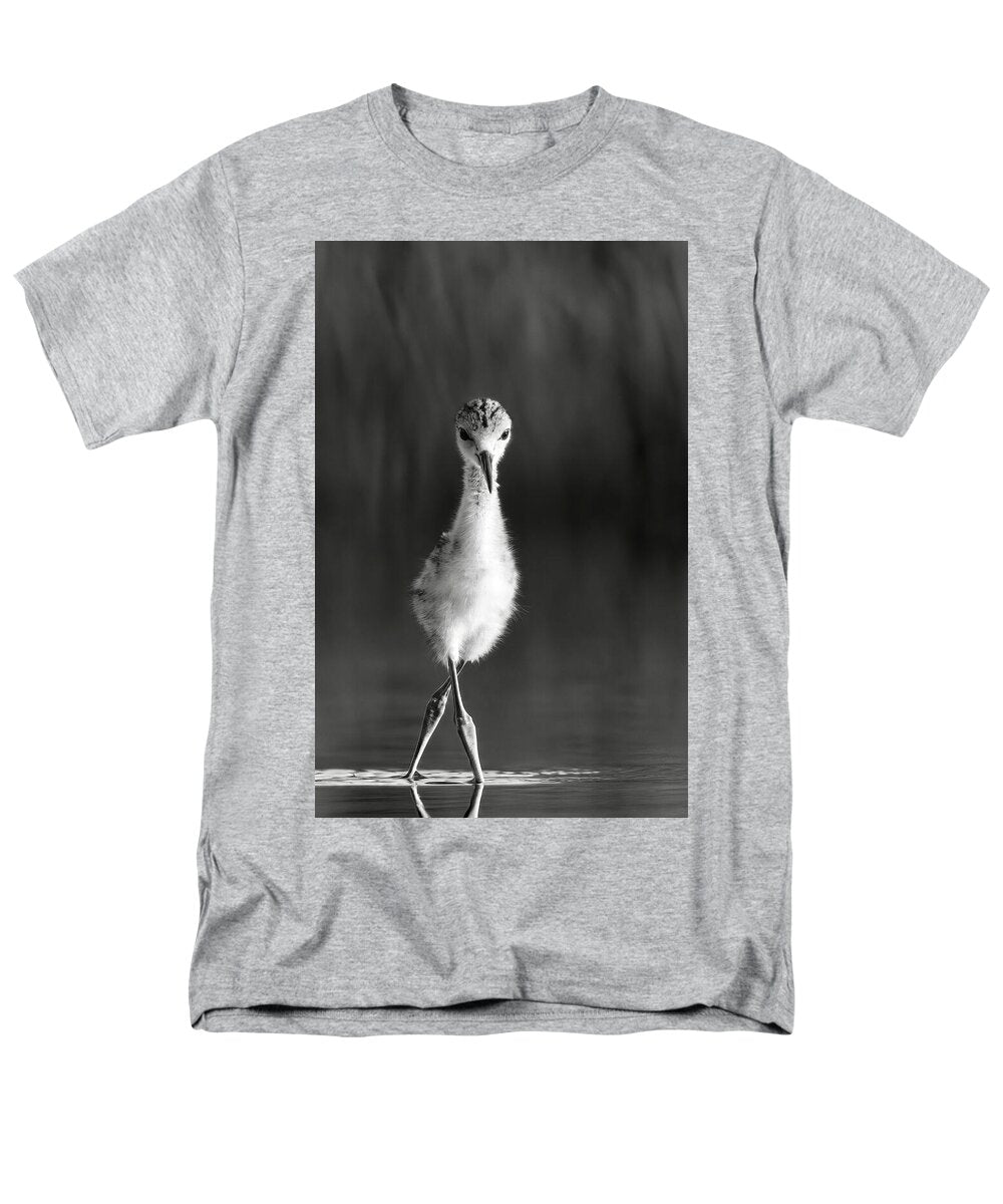 Curious Young Bird Standing in Water - Men's T-Shirt  (Regular Fit)
