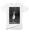 Curious Young Bird Standing in Water - Men's T-Shirt  (Regular Fit)