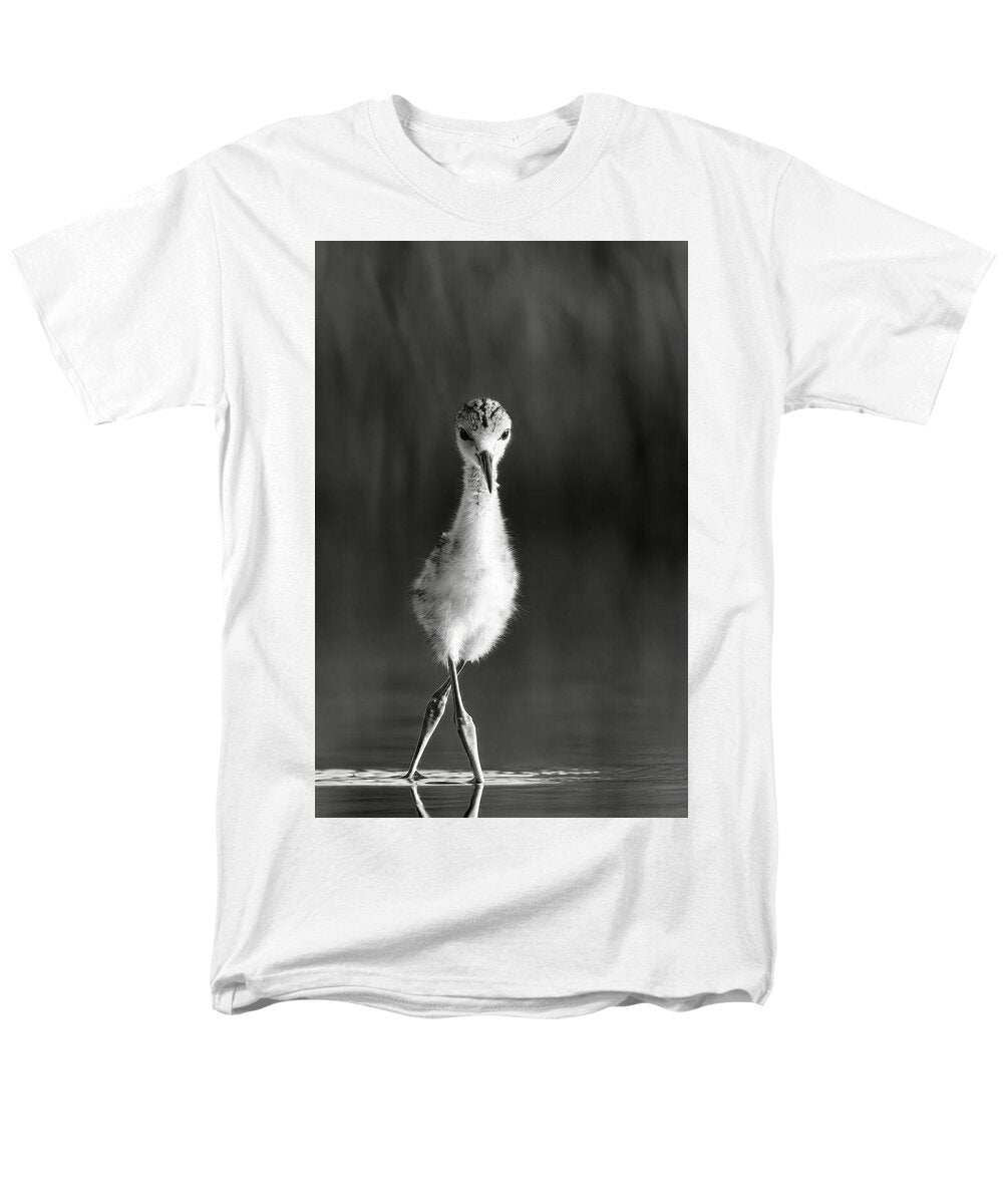 Curious Young Bird Standing in Water - Men's T-Shirt  (Regular Fit)