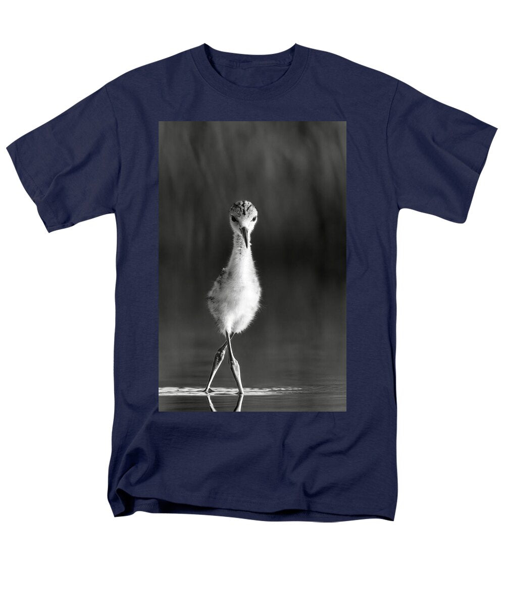 Curious Young Bird Standing in Water - Men's T-Shirt  (Regular Fit)