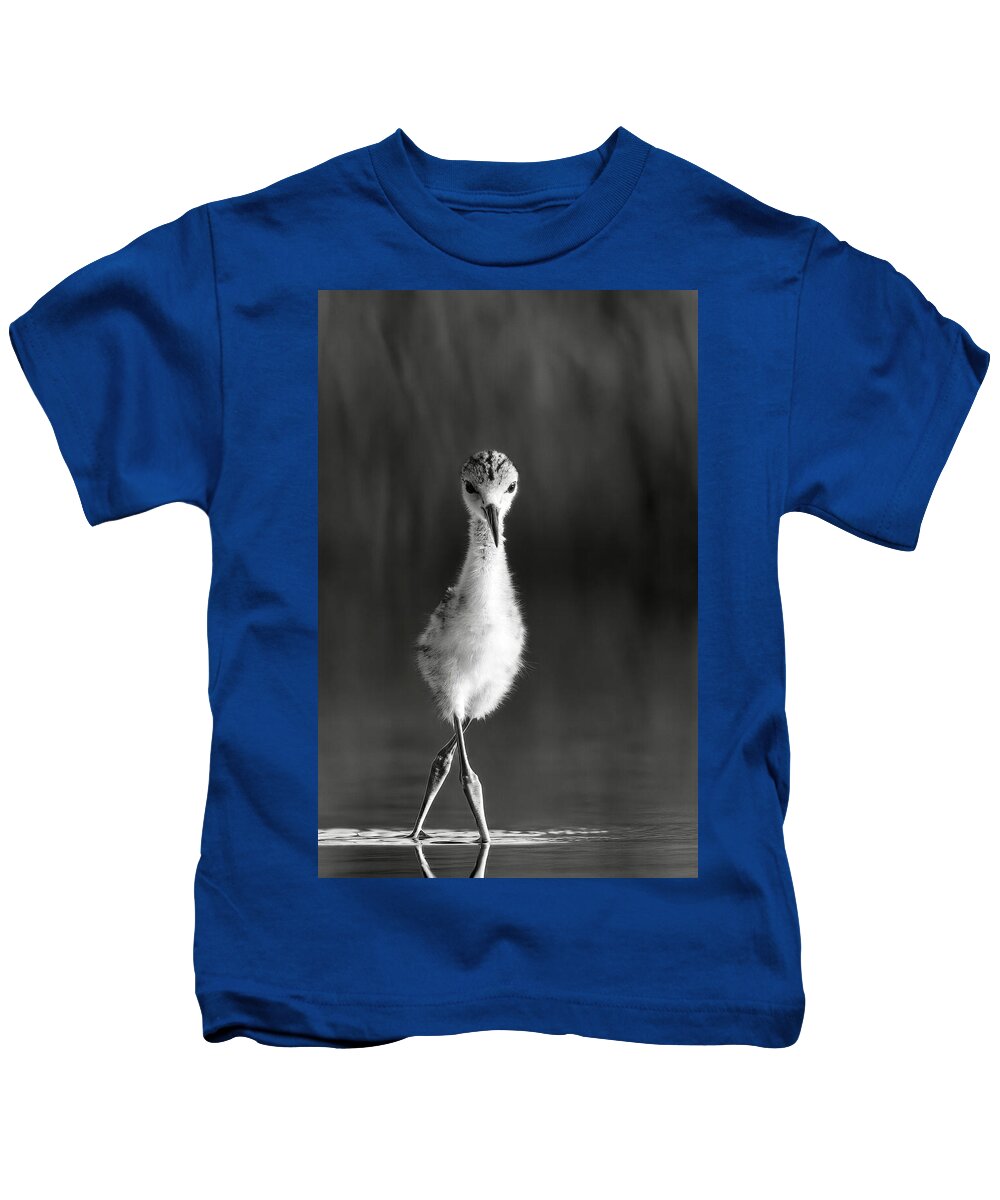 Curious Young Bird Standing in Water - Kids T-Shirt