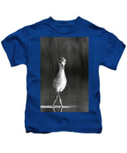 Curious Young Bird Standing in Water - Kids T-Shirt
