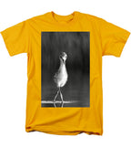 Curious Young Bird Standing in Water - Men's T-Shirt  (Regular Fit)
