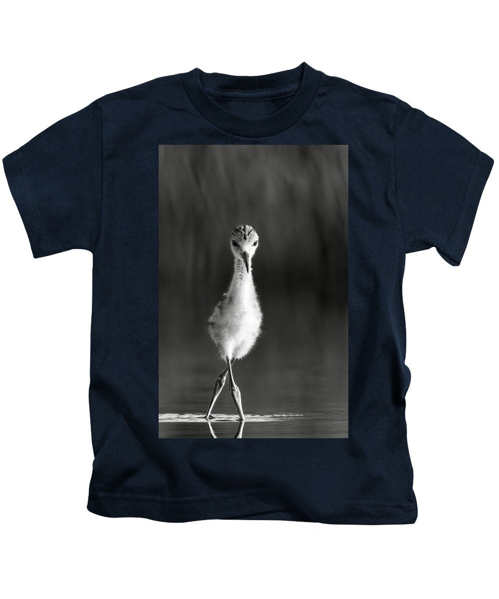 Curious Young Bird Standing in Water - Kids T-Shirt