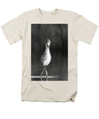 Curious Young Bird Standing in Water - Men's T-Shirt  (Regular Fit)