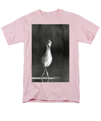 Curious Young Bird Standing in Water - Men's T-Shirt  (Regular Fit)
