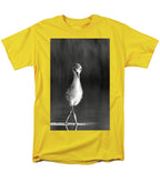 Curious Young Bird Standing in Water - Men's T-Shirt  (Regular Fit)