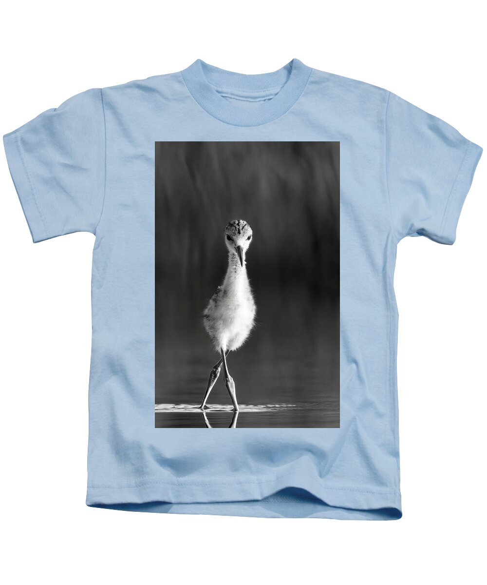Curious Young Bird Standing in Water - Kids T-Shirt