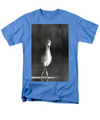 Curious Young Bird Standing in Water - Men's T-Shirt  (Regular Fit)
