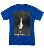 Curious Young Bird Standing in Water - Men's T-Shirt  (Regular Fit)