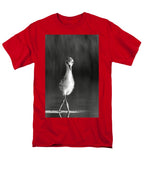 Curious Young Bird Standing in Water - Men's T-Shirt  (Regular Fit)