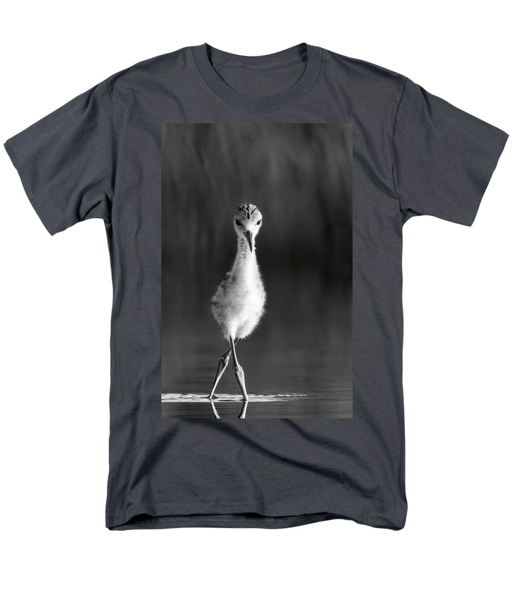 Curious Young Bird Standing in Water - Men's T-Shirt  (Regular Fit)