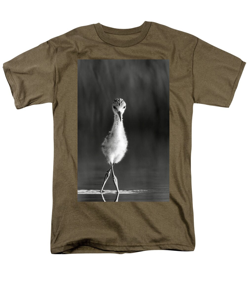 Curious Young Bird Standing in Water - Men's T-Shirt  (Regular Fit)