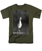 Curious Young Bird Standing in Water - Men's T-Shirt  (Regular Fit)