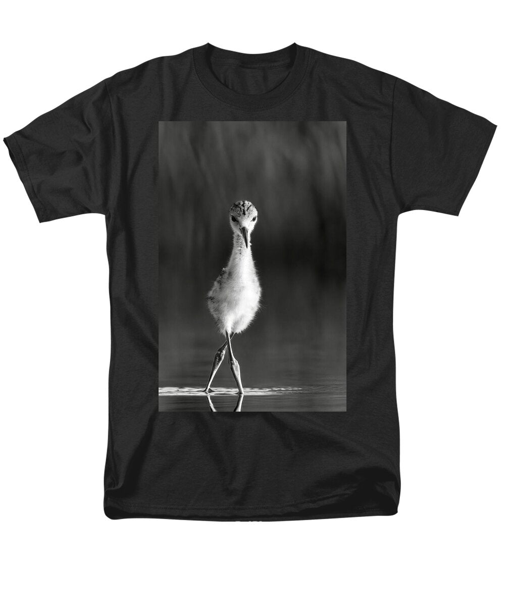 Curious Young Bird Standing in Water - Men's T-Shirt  (Regular Fit)
