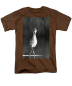 Curious Young Bird Standing in Water - Men's T-Shirt  (Regular Fit)