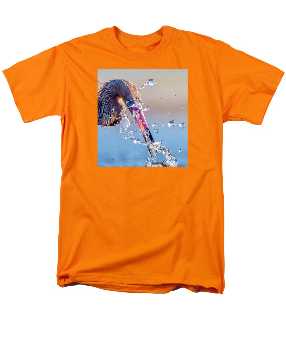 Heron Catching Its Prey in Motion - Men's T-Shirt  (Regular Fit)