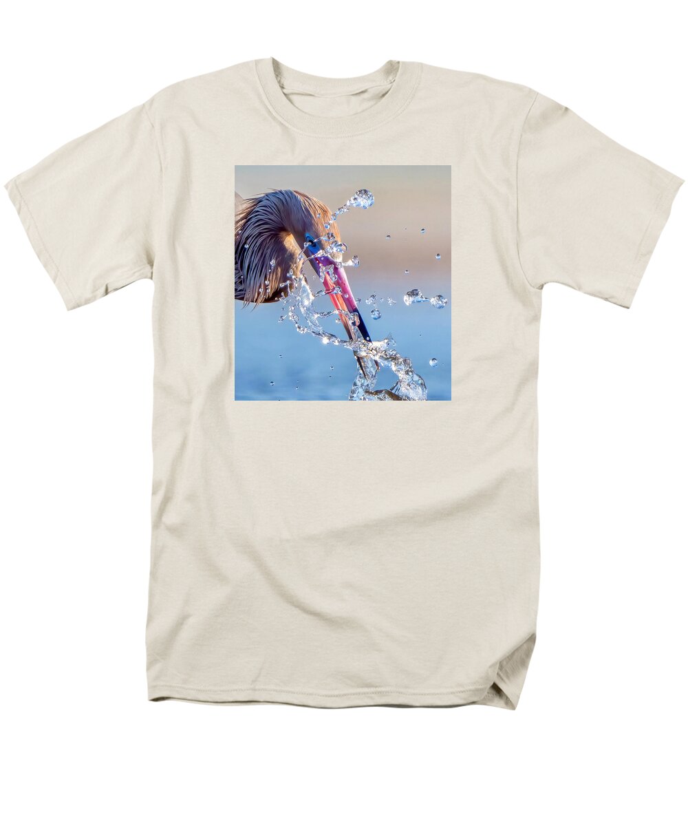 Heron Catching Its Prey in Motion - Men's T-Shirt  (Regular Fit)