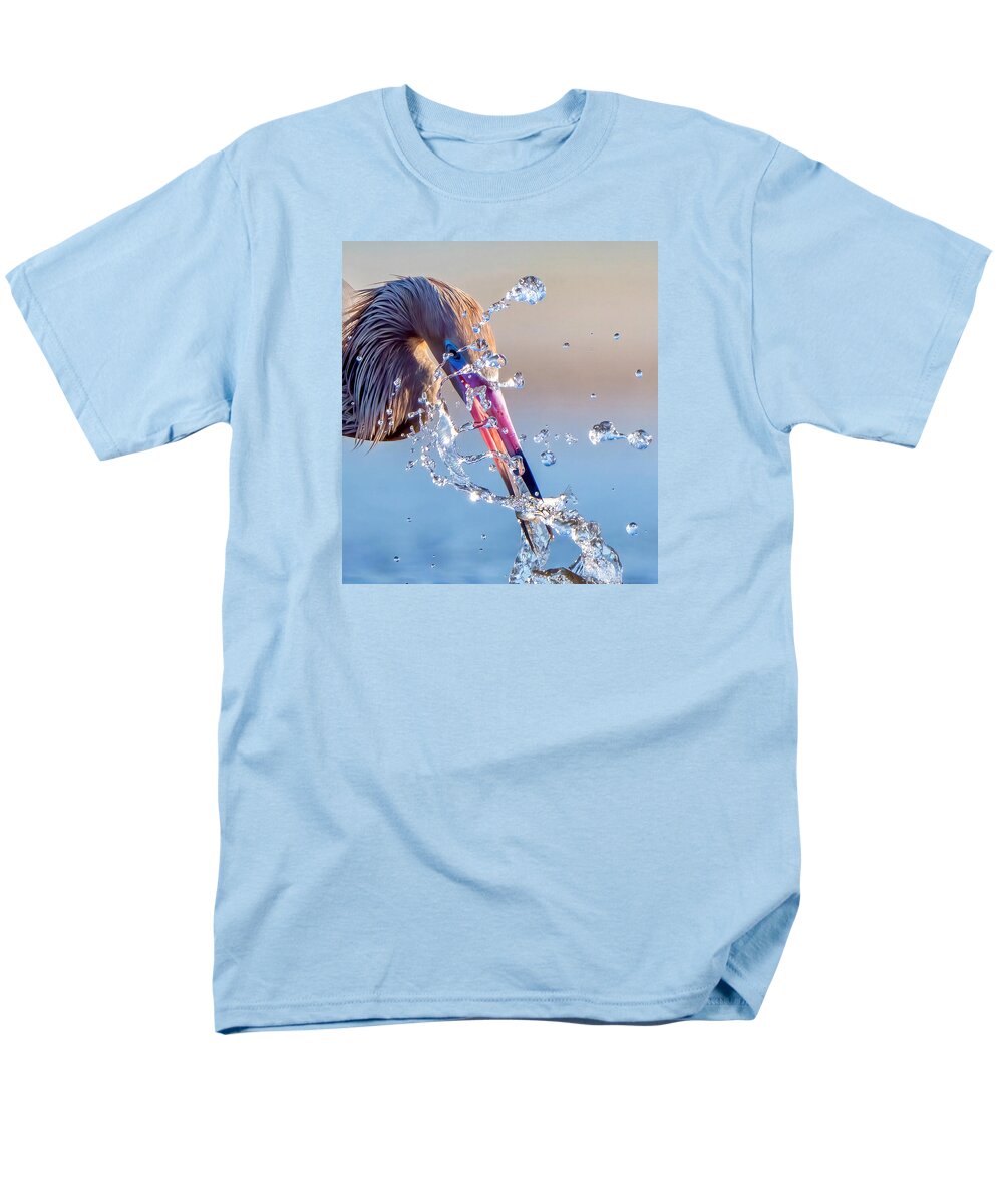 Heron Catching Its Prey in Motion - Men's T-Shirt  (Regular Fit)