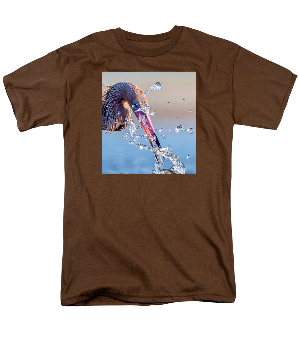 Heron Catching Its Prey in Motion - Men's T-Shirt  (Regular Fit)