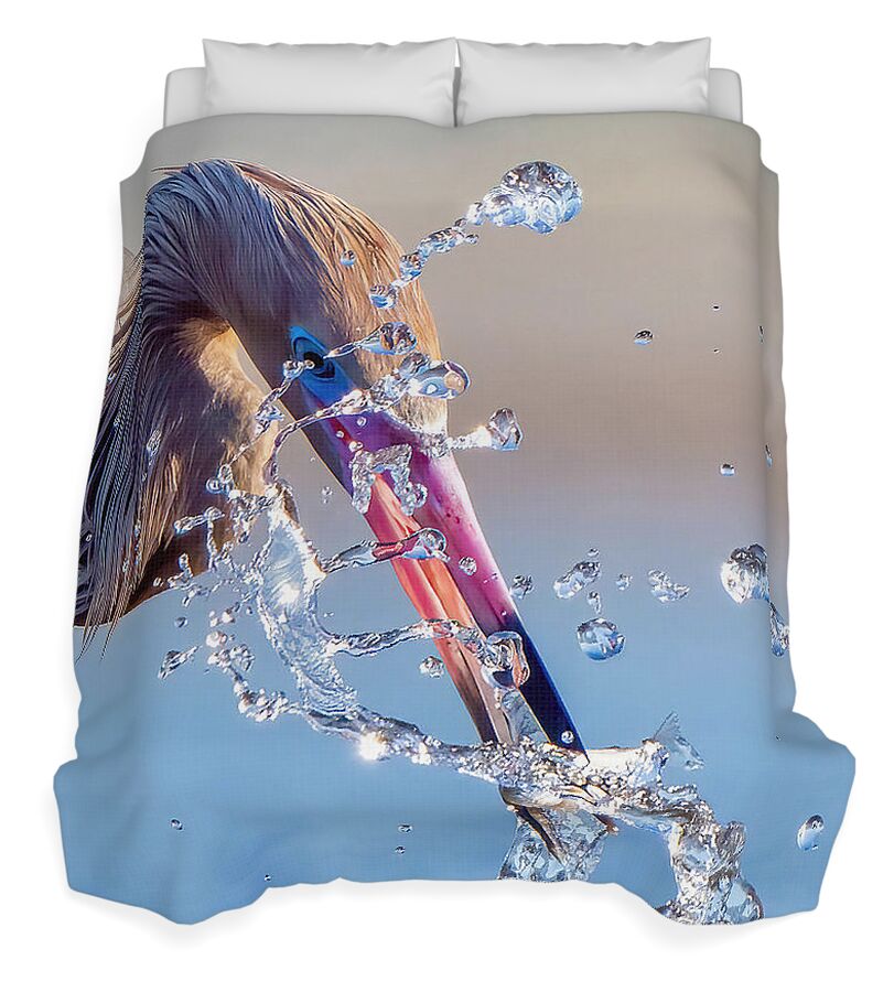 Heron Catching Its Prey in Motion - Duvet Cover