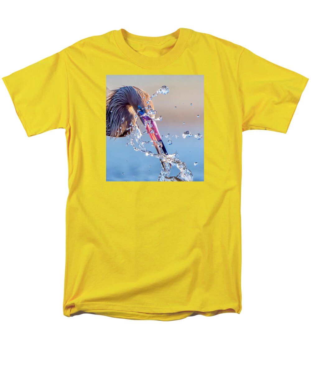 Heron Catching Its Prey in Motion - Men's T-Shirt  (Regular Fit)