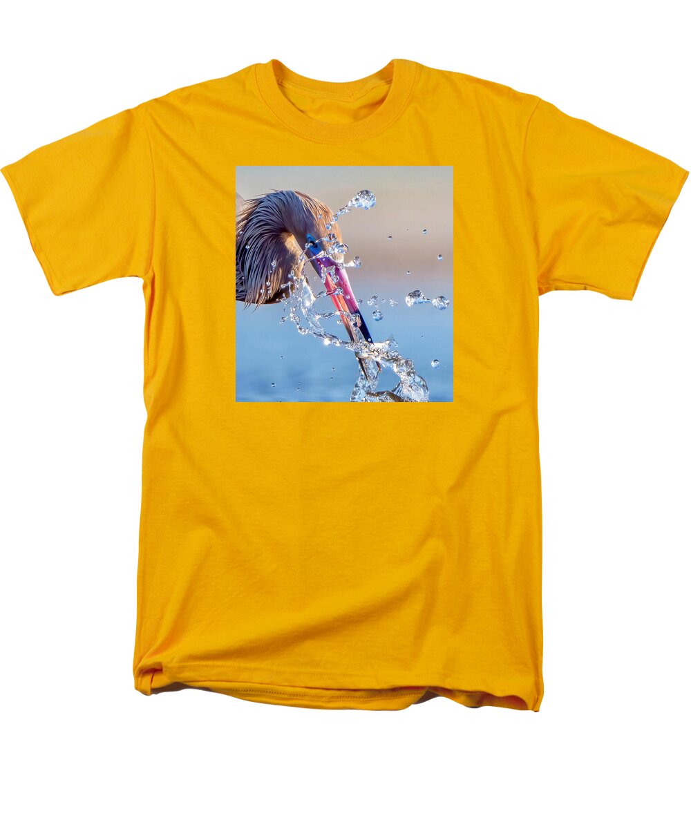 Heron Catching Its Prey in Motion - Men's T-Shirt  (Regular Fit)