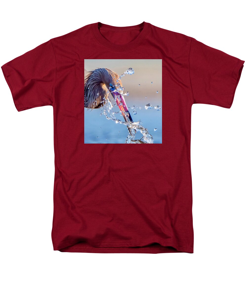Heron Catching Its Prey in Motion - Men's T-Shirt  (Regular Fit)