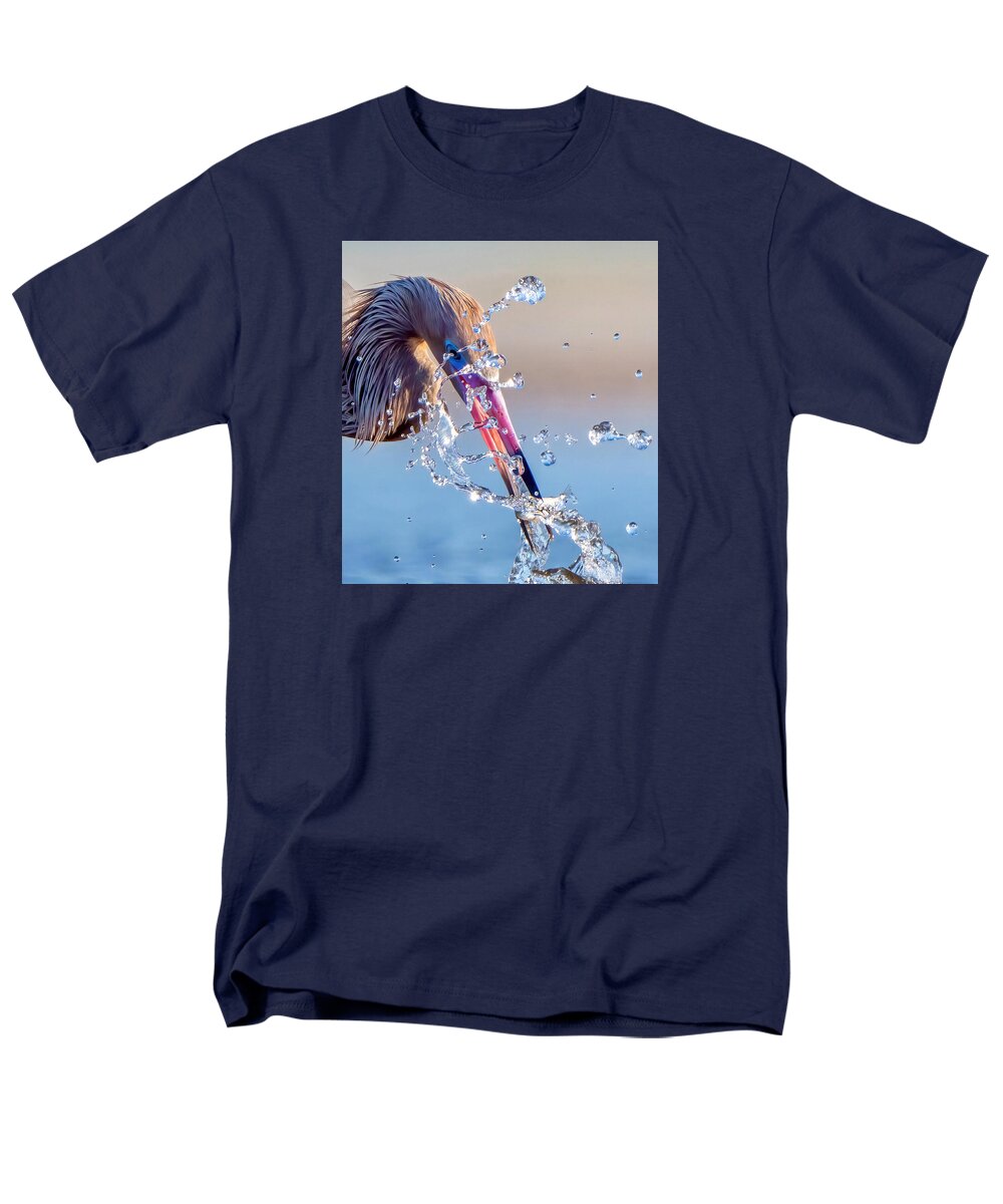Heron Catching Its Prey in Motion - Men's T-Shirt  (Regular Fit)