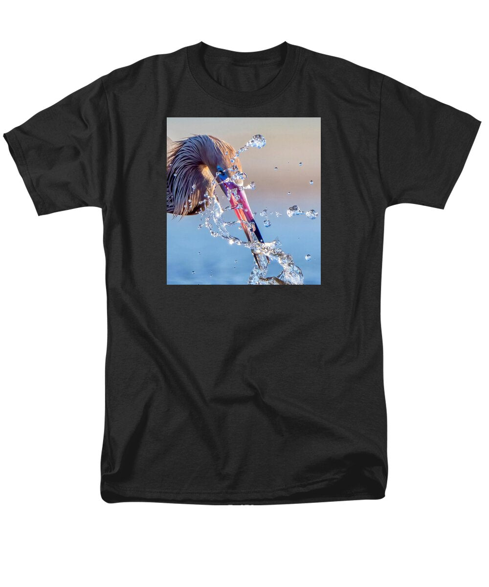 Heron Catching Its Prey in Motion - Men's T-Shirt  (Regular Fit)