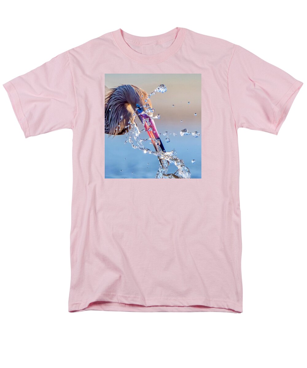 Heron Catching Its Prey in Motion - Men's T-Shirt  (Regular Fit)