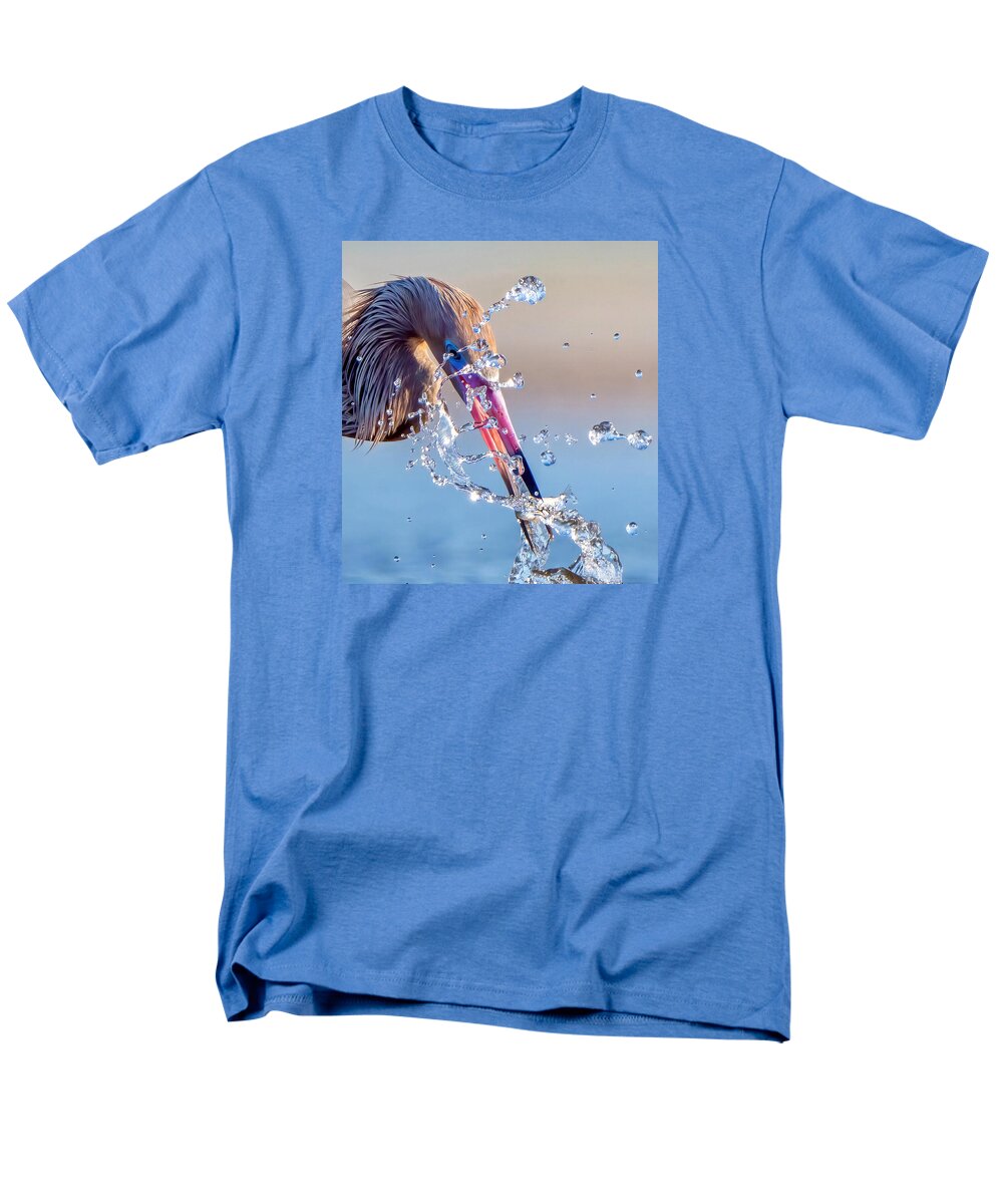 Heron Catching Its Prey in Motion - Men's T-Shirt  (Regular Fit)